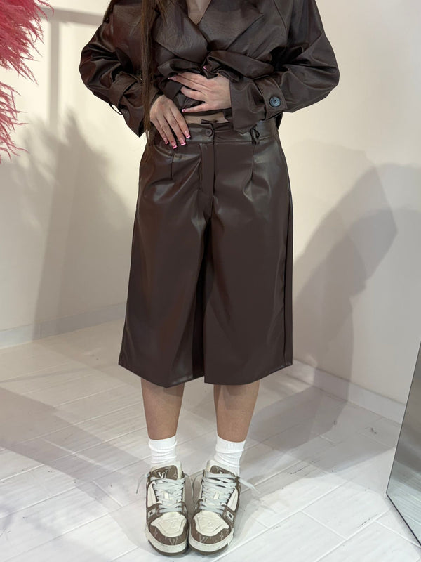 BERMUDA IN PELLE MARRONE